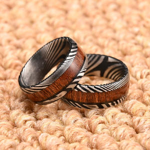 Nieuwste Zwarte <span class=keywords><strong>Damascus</strong></span> Staal Heren Dames Trouwring, <span class=keywords><strong>Damascus</strong></span> Staal Koa Hout Inlay Klassieke Stijl Voor Verloving Cadeau Feest - Product Image 6