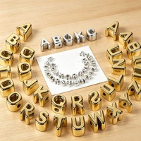 Perles en acrylique plaqué or UV en gros, lettres alphabet à grand trou, breloques initiales pour DIY, cordons de téléphone portable, porte-clés