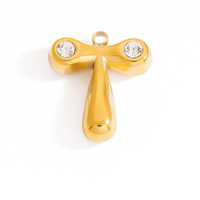 Vente en gros de bijoux de mode DIY avec pendentifs en zircon 26 lettres breloque en acier inoxydable plaqué or 18 carats pour la fabrication de colliers et de bracelets