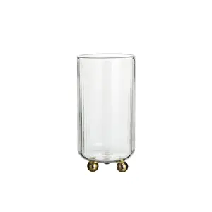 Taza de agua de vidrio a la moda