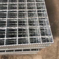 Grille en acier inoxydable robuste antidérapante pour passerelle, plateforme de sol, protection supérieure contre la corrosion, mur extérieur