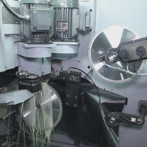 Haute efficacité Baoli machines CNC Robot bras affûteur automatique TCT <span class=keywords><strong>Table</strong></span> circulaire scie lame meuleuse rectifieuse - Product Image 6