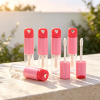 Tube de brillant à lèvres en plastique transparent 5 ml avec logo personnalisé, capuchon cœur rose, conteneur cosmétique vide pour huile à lèvres et blush