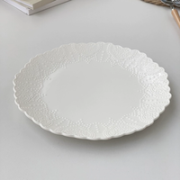 Ensemble d'assiettes en céramique vintage en dentelle élégante française motif dentelle en relief assiettes à dîner blanches ensemble d'assiettes de mariage