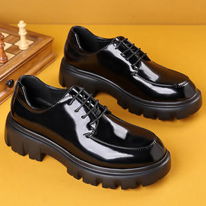 Robe noire en caoutchouc EVA à deux couches en cuir de vachette 38-44 avec pointe en <span class=keywords><strong>or</strong></span> <span class=keywords><strong>or</strong></span> <span class=keywords><strong>lion</strong></span> tête orteil mariage chaussures en cuir pour hommes - Product Image 3