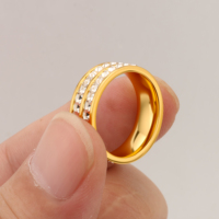 Bague Éternité Large en Acier Inoxydable Plaqué Or 18K avec Double Rangée de Pierres CZ Hypoallergénique pour Hommes et Femmes – Idéale pour Mariage