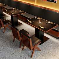 Ensemble de table de barbecue coréen haut de gamme avec hot pot sans fumée intégré, sièges et chariots en bois assortis pour restaurant asiatique