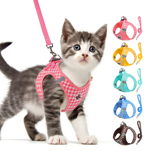<span class=keywords><strong>2026</strong></span>年新作 通気性のあるチェック柄 猫犬用ハーネスとリードセット プリント入り 調整可能 ペットハーネス 小型犬 子猫用 - Product Image 1