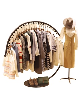 Moderno Espositore da Terra a Forma di C in Oro per <span class=keywords><strong>Abbigliamento</strong></span> Bambini, Scaffale Rotondo in Metallo per Scarpe e <span class=keywords><strong>Abbigliamento</strong></span> Donna - Product Image 5
