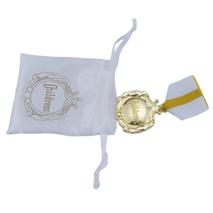 Médaille d'or plaquée or de Dubaï avec boîte en velours rouge - Product Image 5