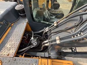 Excavatrice hydraulique Hyundai 300LC-9S d'occasion à haute efficacité avec cabine confortable pour les travaux d'infrastructure et de construction routière à grande échelle - Product Image 5