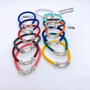 Bracelet à boucle fer à cheval en micro-pavé de zircone cubique |   Bracelet en cuir tressé multicolore |   Bijoux tendance ajustables pour femmes - Product Image 1