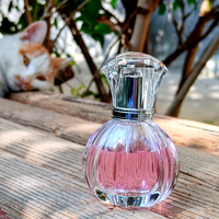 Flacon de parfum en verre transparent de 50 ml, forme cylindrique, col fileté de 15 mm, gravure personnalisée, design unique, avec emballage boîte.