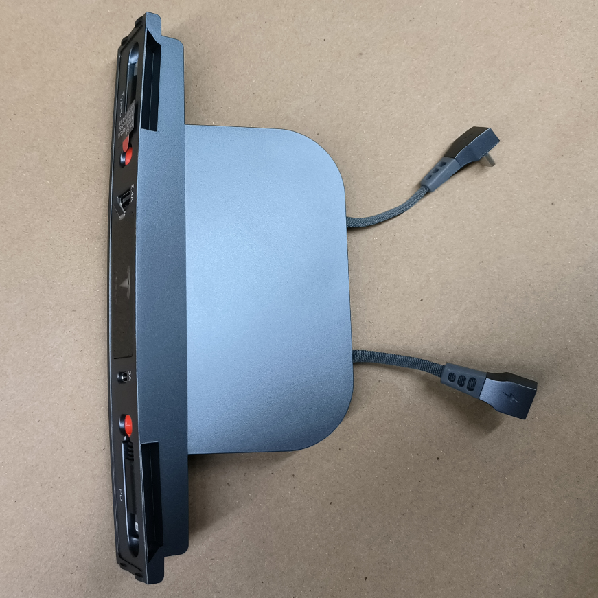 สีเทาเข้ม