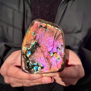 Artigianato Spirituale in Cristallo all'Ingrosso: Pietra Naturale di Labradorite con Flash Viola a Forma Libera per Decorazione - Product Image 3
