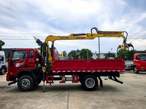 Véhicule de transport de bois à roues 4x2 4x4 avec grue télescopique à deux sections de 5,5m-7,5m, godet de préhension et caisse de chargement de 4,2m de long - Product Image 4