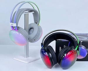 Audífonos inalámbricos plegables sobre la oreja con luz LED RGB de arcoíris, al precio más bajo, con sonido estéreo real de alta fidelidad para deportes y juegos. - Product Image 5