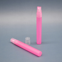 Vente en gros de mini flacons vaporisateurs de parfum portables en plastique PP de 5 ml, vides, en forme de stylo, avec pompe rechargeable et système de scellage