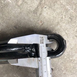 Cilindro de Dirección del Eje Delantero de Repuesto para Tractores Dongfanghong YTO/Foton 824 Dongfeng MF454 504 554 604 de Alta Calidad - Product Image 4