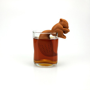 Novità Infusore da Tè in Silicone a Forma di Bradipo, Scoiattolo, Pug, Delfino, <span class=keywords><strong>Nessie</strong></span> - Simpatico Filtro per Tè e Accessorio per Tazza da Cucina - Product Image 2