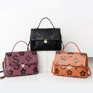 Bolso Tote de Gran Capacidad con Diseño Floral, Estilo Europeo Americano Retro, Grabado en Relieve, de Alta Gama para Mujer - Product Image 1