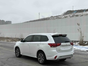 מיצובישי אאוטלנדר 2022 אוטומטית, הגה שמאלי, ריפודי עור כהים, ג'אנטים R19, SUV, הנעה קדמית, מנוע 2.0 ליטר, 63000 קילומטרים נסיעה. - Product Image 3