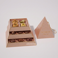 Maßgefertigte Strukturierte Papierverpackung für Nahöstliche Desserts Luxuriöse Pyramidenförmige Dreischichtige Zweiteilige Box mit Einlage