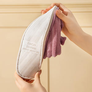 Pantoufles d'intérieur en peluche avec nœud pour femme - Pantoufles douillettes doublées de polaire antidérapantes, chaussures élégantes et chaudes pour l'hiver - Product Image 4