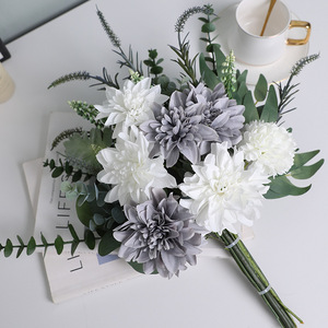 Bouquet de dahlias artificiels Ruilisi blancs, gris et violets en soie pour la décoration intérieure et les accessoires de mariage - Product Image 3