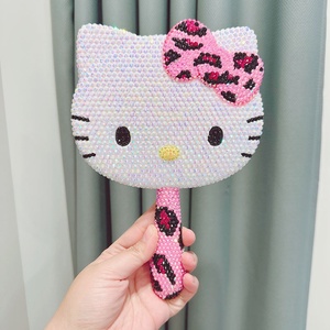 Specchio con Manico Incorniciato <span class=keywords><strong>Hello</strong></span> Kitty, Stampa Leopardata con Diamanti, in ABS Argento, Regalo di Compleanno Personalizzato per Migliore Amica o Fidanzata - Product Image 3