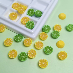 100 pz Mini Limoni Tagliati a Metà, Modelli di Limoni in Resina, Accessori Miniatura Fatti a Mano, Decorazioni da Scrivania, Micro Decorazioni per Casa delle Bambole - Product Image 1