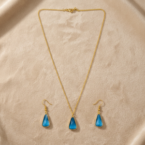 Ensemble de colliers Mayrabygungun en acier inoxydable plaqué rhodium, avec pendentif en chalcédoine bleu clair en forme de larme et imitation perle, sur chaîne. - Product Image 4