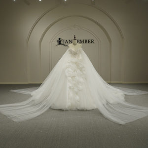 Gt26041 Modern Palace Vestido de Novia Romántico de Lujo de Alta Gama con Hombros Descubiertos, Apliques 3D, Pedrería, Largo hasta el Suelo y Cola Capilla, Ligero - Product Image 1