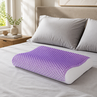 Oreiller ergonomique en mousse à mémoire de forme pour un sommeil profond, avec grille de refroidissement ventilée pour un soulagement de la pression et un sommeil amélioré.