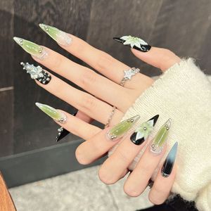 <span class=keywords><strong>เล็บ</strong></span>ปลอม<span class=keywords><strong>ลาย</strong></span>สก็อตสีเขียวเข้มเพ้นท์มือแบบพรีเมียม <span class=keywords><strong>ลาย</strong></span>ดอกไม้ 3 มิติ อะคริลิก  นำกลับมาใช้ใหม่ได้  รับทำโ<span class=keywords><strong>ล</strong></span>โก้ตามสั่ง - Product Image 2