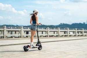 คูคิริน เอ็ม4 แม็กซ์, ยางกันลื่นขนาด 10 นิ้ว, ระบบกันสะเทือนแบบโช้คคู่, สกู๊ตเตอร์พับได้, สำหรับการเดินทางระยะสั้น, คู่หูในเมือง, ยานพาหนะสำหรับในมหาวิทยาลัย, ไฟ LED - Product Image 5