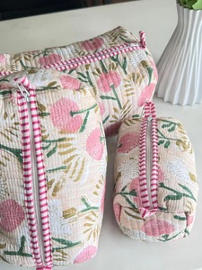 Juego de 3 Estuches de Algodón Acolchado con Estampado Floral, Medianos y Grandes, Organizador de Cosméticos Resistente al Agua para Mujer, para Viajes - Product Image 2