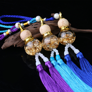 ขวดแก้วทรงน้ำเต้าห้อยประดับรถยนต์ รูปทรงกลม ฐานเคลือบทอง หูจับคู่ พู่ห้อย พร้อมหัวฉีดสเปรย์ปรับอากาศ - Product Image 2