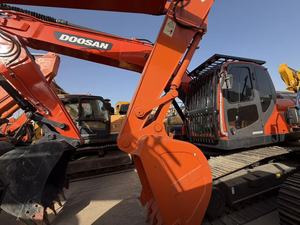 Excavadora hidráulica de cadenas DOO-SAN DX225LC usada, excavadora mediana de 22 toneladas para movimiento de tierras, construcción municipal e infraestructural - Product Image 3