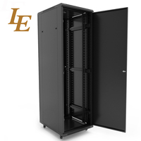 LE 32U Armoire serveur de 800mm de profondeur avec porte en verre verrouillable