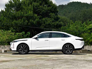 Changan Eado 2026 1.5T Édition Classique Berline Compacte Essence pour l'Exportation - Product Image 1