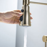 Robinet de cuisine de luxe monocommande classique à 3 trous, finition or brossé, en acier inoxydable, avec douchette extractible