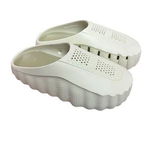 Nouvelles chaussures fermées pour hommes, à enfiler, respirantes, avec massage des pieds, pantoufles polyvalentes et tendance pour la plage - Product Image 3
