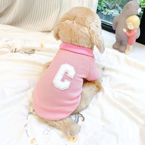 Camisa de punto tipo gofre para mascotas con diseño de letra C amarilla para gatos y perros, para usar en verano y otoño - Product Image 3