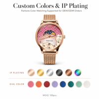 Montre pour femme plaquée or avec affichage des phases lunaires roses, motif nuit étoilée et bracelet en maille chevrons, boîtier en acier inoxydable