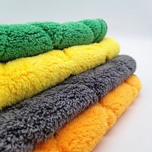 Serviette de nettoyage de voiture 40x40cm en microfibre corail sans peluches pour l'intérieur et l'extérieur des véhicules - Product Image 3