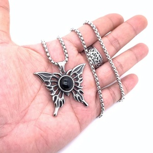 Colgantes de animales de acero inoxidable al por mayor, collar vintage con dije de mariposa y piedra, chapado en oro, joyería cristiana de moda - Product Image 4