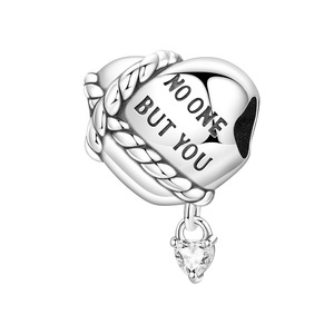 Pulsera de cuentas con cordón en forma de corazón de cobre blanco, un accesorio de joyería/pulsera DIY de alta gama diseñado específicamente para mujeres. - Product Image 1