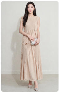 Ensemble plissé kaki clair uni PY Fashion Design pour femme, haut sans manches et jupe longue, décontracté et élégant, deux pièces, vente en gros de vêtements en vrac - Product Image 6