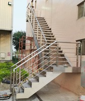Escalier enduit de poudre extérieur imperméable de conception nord-américaine Escaliers extérieurs de cadre en acier/escalier extérieur